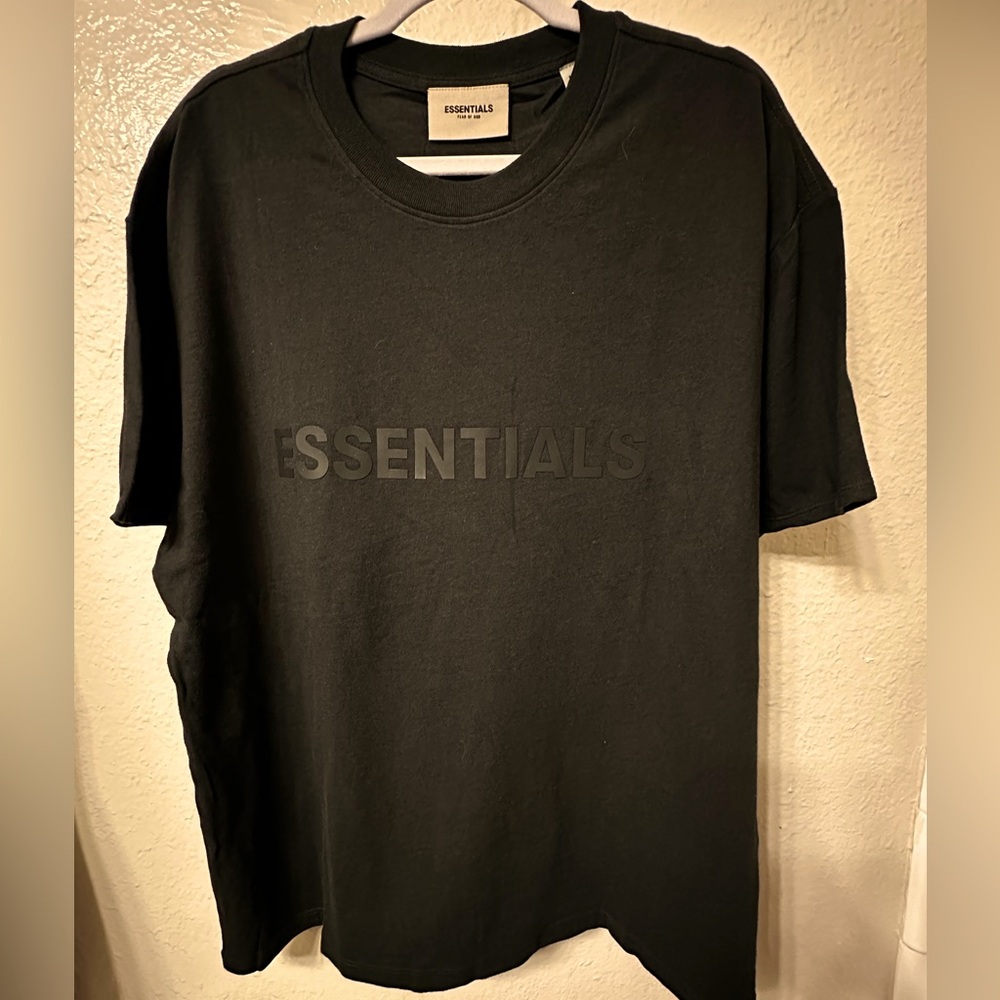 Fear of God Essentials Mens Size Medium - New with Tag